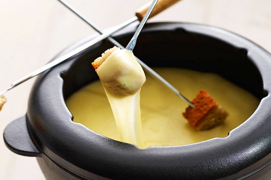 Сырное фондю: 7 лучших видов сыра для приготовления фондю