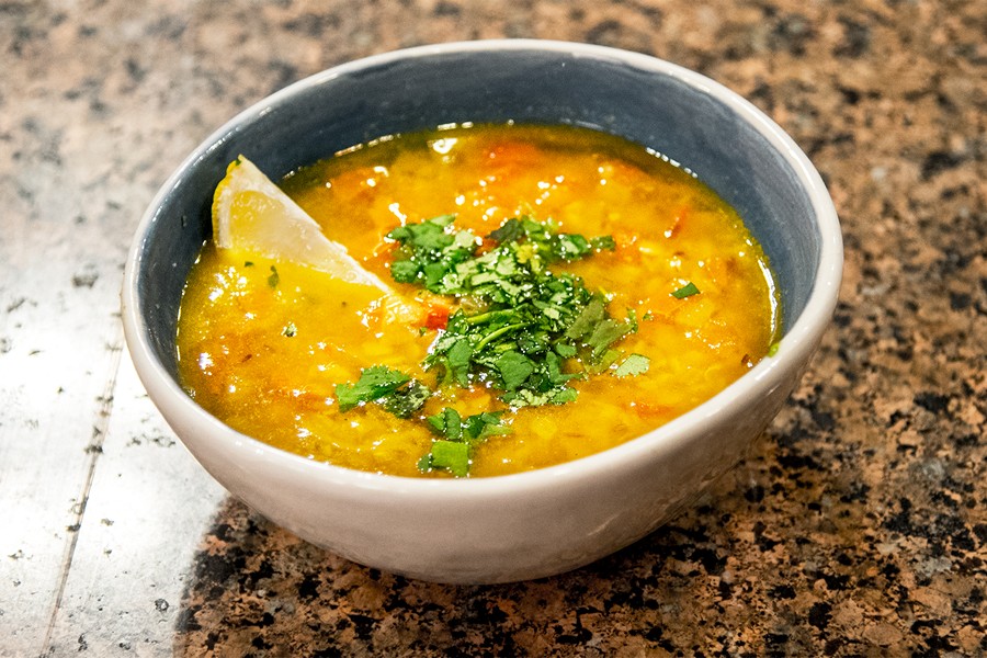 Суп из чечевицы с сельдереем и помидорами